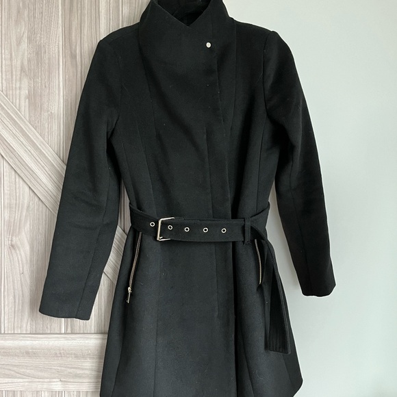 Vera Moda coat. - Picture 2 of 3